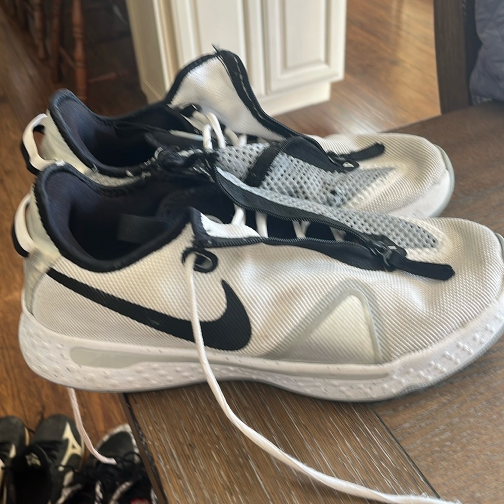 Nike Paul George 4 Men’s Basketball Shoes.  Size 13